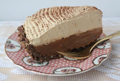 Coffee Buttercrunch Pie for the New Year - The Culinary Cellar Coffee Cream Pie, Mocha Whipped Cream, Toffee Pie, Christmas Party Desserts, Banana Pie Recipe, Coffee Toffee, Bean Pie, Chocolate Covered Coffee Beans, Banana Cream Pie Recipe