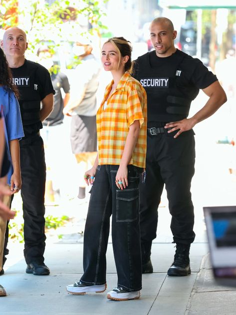 Zoey Deutch Pops in a Neon Shirt, Carpenter Pants & Chunky Converse – Footwear News Chunky Converse Outfit, Mia Isaac, Converse Hike, Carpenter Pants Outfit, Chunky Converse, Trendy Converse, Edgy Dress, Staple Shoes, Orange Gingham