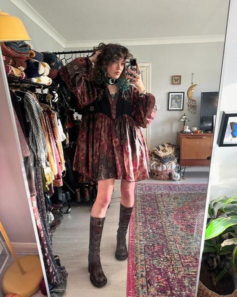 Sophie Seddon on Instagram: "me, fashion, cats and tats 🐈‍⬛" Sophie Seddon, Witchy Outfits, Phoebe Buffay, February 15, Other Outfits, Stevie Nicks, Boho Vibe, Dream Clothes, Tatting