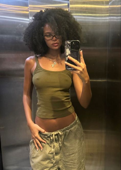 Juliana Nalu Outfits, Juliana Nalu, Masc Women, Ballet Beauty, Dyed Hair Inspiration, Black Femininity, Anime Warrior, Aesthetic People, Body Poses