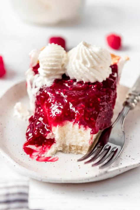 Raspberry Cream Pie has layers of sweet cream cheese filling underneath a sweet-tart raspberry jam topping, tucked into a flaky, buttery pie crust with whipped cream on top! It's perfect all year round and can be made with fresh or frozen raspberries! #raspberries #raspberry #cream #pie #homemade #best #cheesecake #easy #fromscratch Raspberry Dessert Recipes, Raspberry Cream Pie, Raspberry Cakes, Raspberry Recipes Dessert, Raspberry Cream Pies, Sweet Cream Cheese Filling, Tart Raspberry, Raspberry Pie Filling, Raspberry Dessert