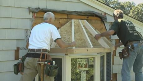 Bay Window Roof, Bay Window Installation, Diy Bay Window, Bay Window Exterior, Diy Awning, Window Roof, Home Building Tips, Bow Window, Roofing Diy