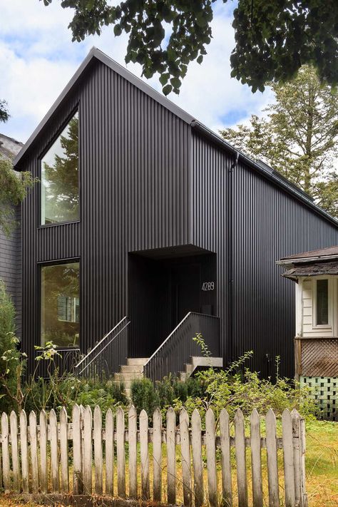 Scandinavian Cabin Exterior, Metal Siding House, Black Cladding, Scandinavian Cabin, Board And Batten Exterior, Standing Seam Roof, Steel Cladding, A Modern House, Timber Ceiling