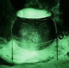 Green cauldron Witch Cauldron Aesthetic, Macbeth Witches, Hogsmeade Village, Witchcraft Symbols, Witchs Cauldron, The Doors Of Perception, The Cauldron, Im Fabulous, Witches Cauldron