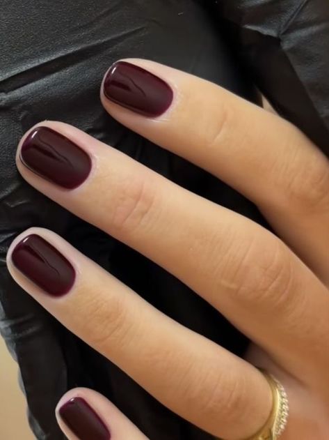 Short Gel Nails Fall 2024, Dark Short Nails, Trending Manicure, Casual Nails, Neutral Nails, Minimalist Nails, Classy Nails, Dream Nails, Funky Nails