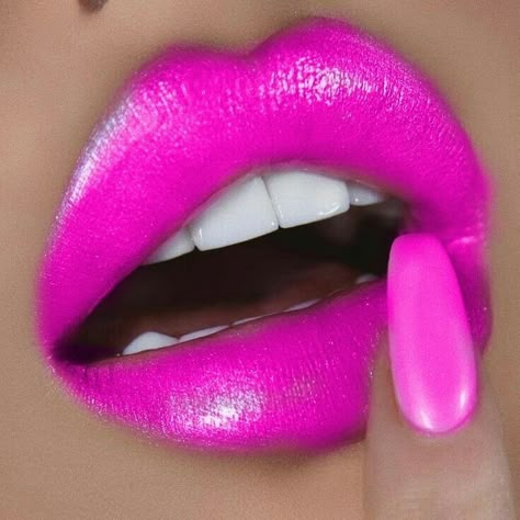 Hot Pink Lips Makeup, Pretty Lipstick Colors, Bold Lipstick Makeup, Berry Lip Gloss, Pretty Lipstick, Neon Lipstick, Neon Lips, Lips Design, Hot Pink Lips