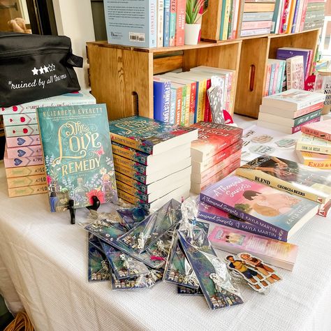 📚 BOOKSTORE POP UP Stopped by @burnbrightbookshop’s first pop up today!! They’re at Figgy Studio & Shop today until 4 and you can grab a copy of A Thousand Sunsets or @elizabetheverettauthor’s books! (She’s there signing until 2!) I picked up this fabulous cup and a copy of Talia Hibbert’s The Fake Boyfriend Fiasco! 💖✨ #localbookstore #bookstorepopup #localauthors #indieauthor #romancebooks #romancebookstore Bookstore Pop Up Booth, Pop Up Bookstore Ideas, Pop Up Bookstore, Talia Hibbert, Fake Boyfriend, Craft Show Booth, Mobile Library, Book Festival, Trailer Ideas