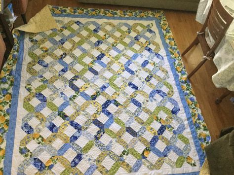 Summer breeze quilt Summer Breeze Quilt, White Quilts, Quilt Designs, White Quilt, Too Busy, Book Quilt, My Cousin, Summer Breeze, Quilting Ideas