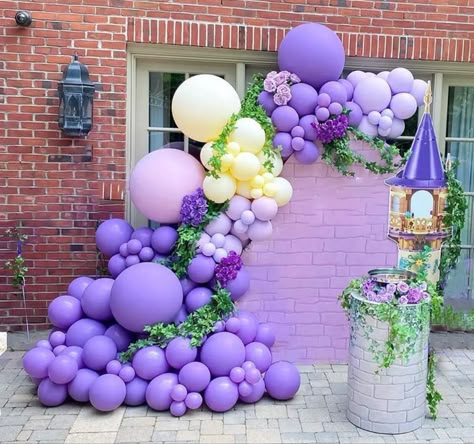 Rapunzel Birthday Backdrop, Tangled Balloon Garland, Rapunzel Backdrop, Rapunzel Birthday Party Decorations, Tangled Decorations, Tangled Quince, Purple And Yellow Wedding, Lavender Balloons, Princess Balloons