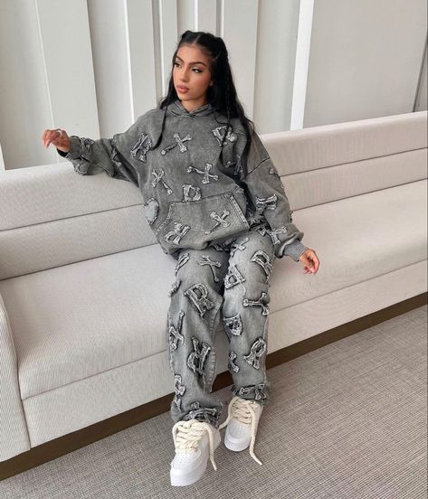 Streetwear Fashion Tracksuit, Wool Two Piece Outfit, Tucked Hoodie Outfit, Luxury Streetwear Women, Sweatsuit Aesthetic, Cute Tracksuits, Tracksuit Ideas, Streetwear Tracksuit, Patch Hoodie