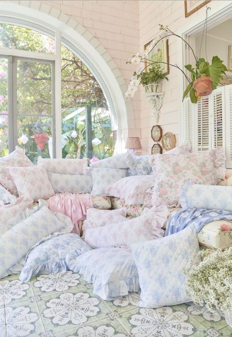 Love Shack Fancy Comforter, Love Shack Fancy Living Room, Love Shack Fancy Dorm Room, Loveshack Fancy Bedroom, Love Shack Fancy Bedroom Aesthetic, Fancy Room Decor, Loveshackfancy Room, Love Shack Fancy Room, Loveshackfancy Bedroom