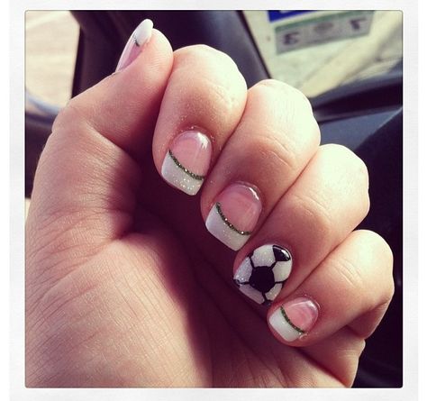 Soccer acrylic nails Hailie would live these. Sports Nail Art, Soccer Nails, With Acrylic Nails, Sports Nails, Posh Nails, Chevron Nails, Kawaii Nails, Play Soccer, Acrylic Nail Art