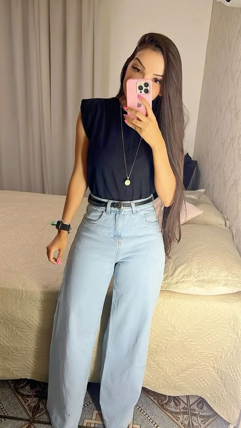 Wide Leg Outfit, Legs Outfit, Modesty Outfits, Mom Jeans Outfit, Work Wear Outfits, Office Outfits Women, Effortlessly Chic Outfits, Pants Women Fashion, Modest Wear