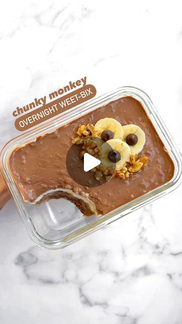 Nutritionist & Student Dietitian | Recipe & UGC content creator on Instagram: "Chunky Monkey Overnight Weet-bix   ✨follow @julzhealth for more breakfast inspo✨  BASE 2 weet-bix @weetbixau 15g protein powder (optional). I use the choc swirl batter from @nakedharvestsupplements - you can use “JULZ15” at the checkout to get a discount ! Cinnamon 1/2 banana (mashed)  1/3 cup of milk   YOGHURT LAYER 160g yoghurt of choice (vanilla) (I love to use the high protein versions)  CHOC GANCHE 15g dark choc (melted) 20g yoghurt 20g milk 10g roasted walnuts (crushed)  Mix each layer ingredients & place ontop of each other. Refrigerate overnight.  #chunkymonkey #chunkymonkeyicecream #chunkymonkeyovernightweetbix #chunkymonkeyovernightoats #biscoffweetbix #healthysnack #highprotein #overnightweetbix #weet Chunky Monkey Ice Cream, Dietitian Recipes, Cup Of Milk, Roasted Walnuts, Healthy Fitness Meals, Ugc Content, Chunky Monkey, Overnight Oats, Protein Powder