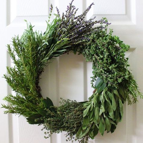 How to Make Herb Wreaths | eHow looks like sage, rosemary, lavender & something else with a few bay leaves Glam Candles, Herb Wreath, Rustic Window, Evergreen Wreath, Bay Leaves, Front Porch Christmas Decor, Deco Floral, Noel Christmas, Herb Garden