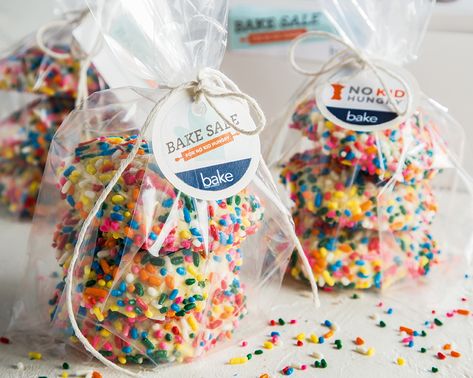 Packaging Ideas for Your Bake Sale Packaged Desserts Ideas, Bake Sale Treats Packaging, Bake Sale Cookies Packaging, Packaging For Bake Sale, Bakesale Ideas Packaging, Treat Packaging Ideas, Fudge Packaging Ideas Bake Sale, Packing Baked Goods Packaging Ideas, Bake Sale Packaging Ideas