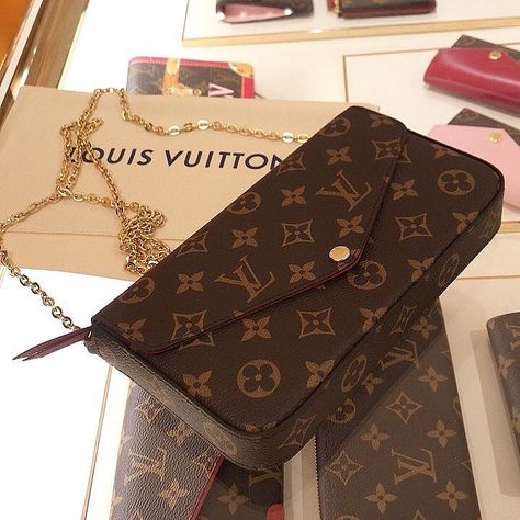 All Posts • Instagram Tas Lv, Sac Michael Kors, Pochette Louis Vuitton, Sac Louis Vuitton, Best Designer Bags, Louis Vuitton Purse, Chanel Purse, Luxury Purses, Fancy Bags