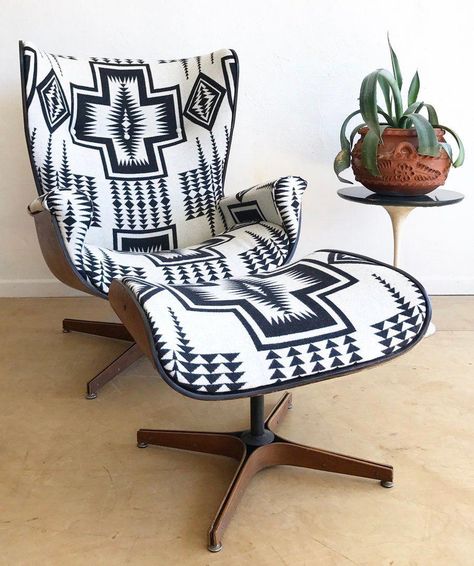 White Chairs Living Room, Western Home Decor Living Room, Pendleton Pattern, Pattern Chair, Cowhide Furniture, Black And White Chair, Home Quotes, Chairs Living Room, Ideas Decoracion