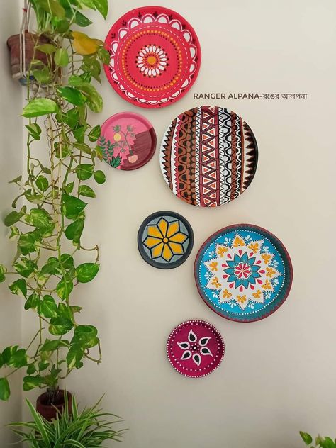 Simple Wall Paintings, Painted Mirror Art, Handmade Wall Hangings, Thali Decoration Ideas, Colorful Room Decor, Girly Room Decor, Diy Crafts Love, Wall Art Diy Paint, Boho Crafts Diy