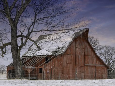 Prefab Barns, Rural Photography, Barn Photography, Barn Pictures, Farm Paintings, Country Barns, Painting Snow, Pub Decor, White Barn