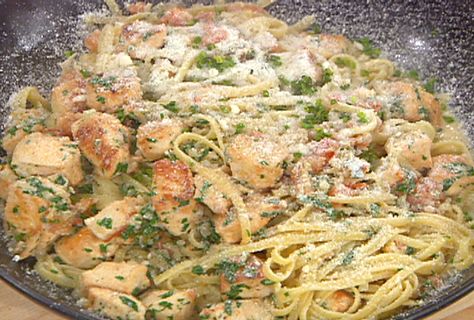 Bayou Chicken Pasta Recipe Emeril Lagasse - This is restaurant quality and ridiculously good.  It has a nice kick but the creamy sauce balances it out. Emeril Recipes, Emeril Lagasse Recipes, Pasta With Chicken, Emeril Lagasse, Chicken Pasta Recipes, Chicken Pasta, Yum Yum Chicken, Food Network, How To Cook Pasta