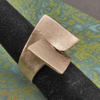 OscarCrow Handmade Jewelry: December 2012 Anel Tutorial, Ribbon Ring, Black Gold Jewelry, Fine Silver Jewelry, Simple Ring, Jewelry Simple, 문신 디자인, Homemade Jewelry, Silver Jewelry Handmade