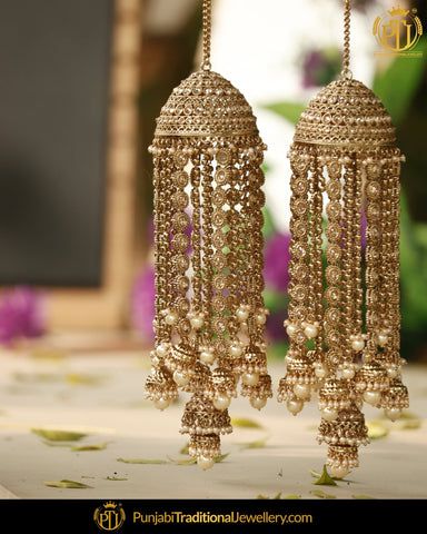 Punjabi Traditional Jewellery, Bridal Jewelry Sets Brides, Bridal Jewellery Inspiration, Bridal Chura, Sumedh Mudgalkar, Indian Bridal Jewelry Sets, Bridal Jewellery Design, Fancy Jewellery Designs, Traditional Jewellery