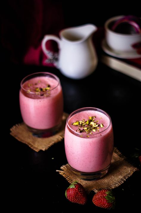 Hello my dear wonderful readers! Did I tell you how awful last week was? And I am still hopeful that this week will be better. I haven’t started using my new camera. These photos are from the… Rose Lassi, Strawberry Pistachio, Pistachio Rose, Gluten Free Smoothie, Smoothies Vegan, So Much Food, Cold Coffee Recipes, Happy Drink, Recipes Smoothies