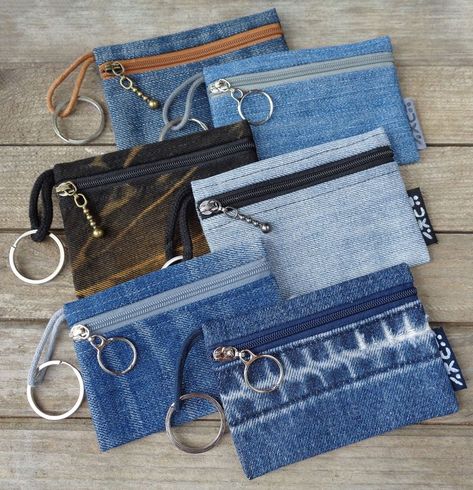 Zipper Pouch Keychain, Repurposed Blue Jeans, Jeans Diy Ideas Recycled, Wallets To Sew, Denim Pouches Old Jeans, Quilted Denim Bag, Denim Bag Pattern Jean Purses Sewing Tutorials, Denim Bags Ideas, Diy Denim Bags And Purses