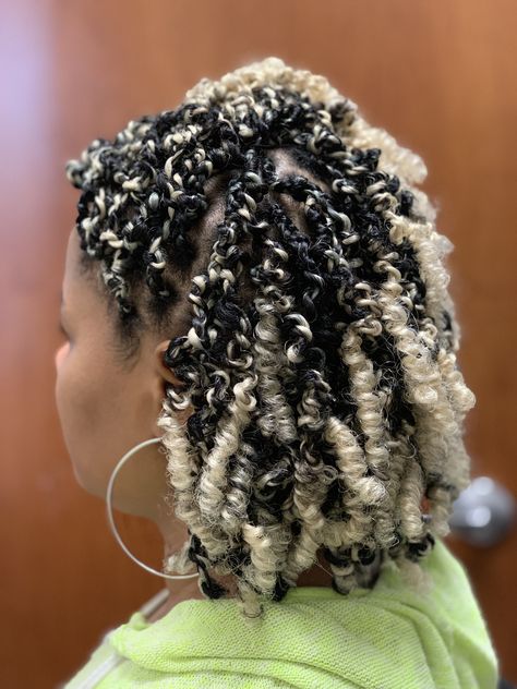 Shoulder length Spring Twist using Kima Braid Spring Twist hair in no.1/613 #kimahair #springtwists IG@ladiiet_braidsnbeauty Twists Hairstyles, Spring Twist Hair, Spring Twists, Twist Hair, Twist Hairstyles, Braid Styles, Shoulder Length, No 1, Dreadlocks