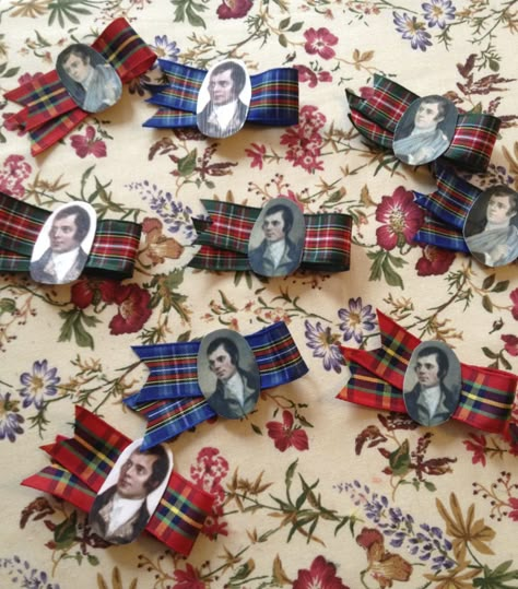 DIY Party Badges Burns Night Dinner, Burns Supper Decorations, Burns Night Dinner Party, Robert Burns Night, Burns Night Table Decorations, Burns Night Decorations, Burns Night Crafts, Robbie Burns Night, Burns Night Recipes