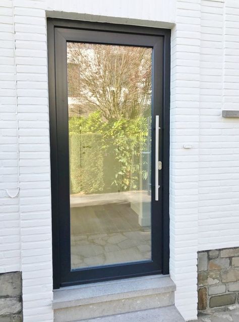 zwartgrijze voordeur, pvc voordeur, schuco, zilverkleurige, deurgreep Utility Rooms, Ramen, Front Door, My Home, Doors, Garage, Exterior, Quick Saves