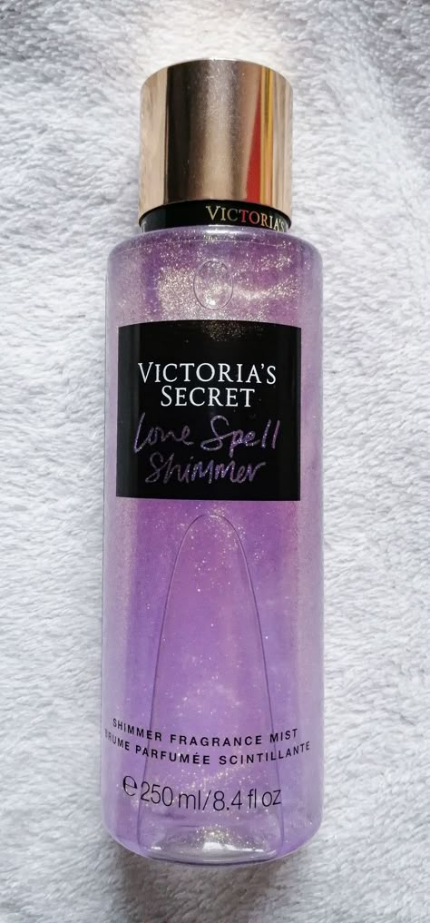 Victoria Secret Brume, Victoria Secret Spray, Profumo Victoria Secret, Victoria's Secret Aesthetic, Victoria Secret Body Spray, Victoria's Secret Perfume, Victoria Secret Love Spell, Victoria's Secrets, Victoria Secret Fragrances