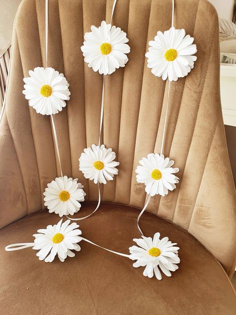 DAISIES GARLAND 40 White Daisies Artificial Flowers - Etsy White Flower Wedding, Minnie And Daisy, Ribbon Garland, First Birthday Themes, Easter Birthday, White Daisies, White Wedding Flowers, Flowers For You, Flowers White