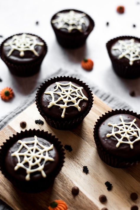 Spider Web Cupcakes Recipe | How to Make Spider Web Cupcakes | Baking Mad White Chocolate Spider Webs, Halloween Food Spider, Spiderweb Dessert, Make Spider Web, Oreo Spider Cupcakes, Spider Web Cupcakes, Spider Web Chocolate, Spiderweb Cupcakes, Spider Food