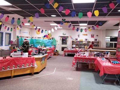 School Holiday Shops: The Basics - PTO Today School Santa Shop Ideas, School Holiday Shop Decorations, Santa Shop Ideas School, School Holiday Shop, Pto Today, Library Activities, School Week, School Holiday, Shop Layout