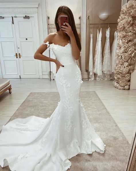 30 Mermaid Wedding Dresses You"ll Admire ❤ mermaid wedding dresses simple with floral appliques train savin london #weddingforward #wedding #bride #weddingoutfit #bridaloutfit #weddinggown Prom Dresses Long Elegant, Pink Tulle Prom Dress, Tulle Prom Dress Long, Wedding Dresses V Neck, Satin Wedding Dresses, Satin Mermaid Wedding Dress, Sleeves Wedding Dresses, Off Shoulder Sleeves, Bridal Gowns Mermaid