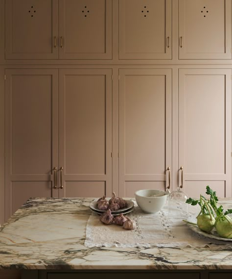 Kitchen cabinet color trends for 2025 | Real Homes Shaker Kitchen Ideas, Green Shaker Kitchen, Edwardian Homes, Classic English Kitchen, Shaker Style Kitchen Cabinets, Shaker Kitchens, Reno Kitchen, Devol Kitchens, Cosy Kitchen