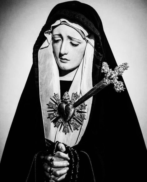 Virgen Mary Tattoo, Witch Woman, Rennaissance Art, Our Lady Of Sorrows, Wallpapers Images, Wallpapers Backgrounds, Catholic Art, Ethereal Art, Free Hd Wallpapers