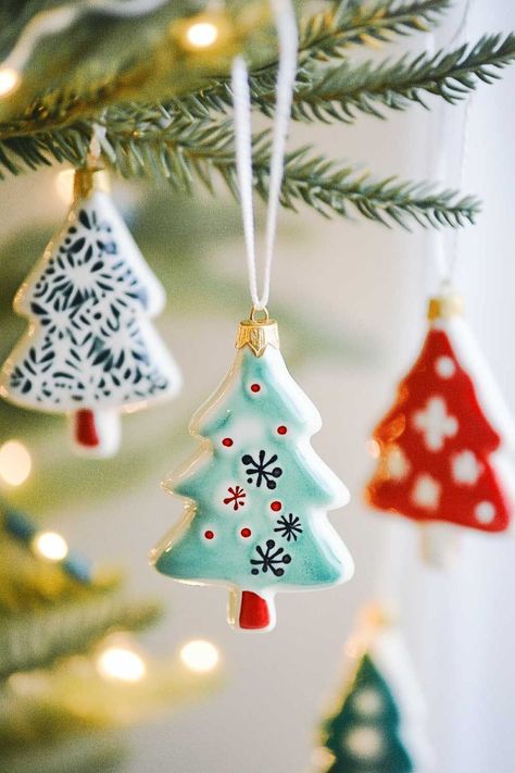 Pottery Xmas Decorations (19) Pottery Christmas Ornaments, Christmas Crafts Ideas, Pottery Christmas, Clay Christmas Decorations, Ornament Party, Ceramic Christmas Decorations, Pottery Ornaments, Artistic Ideas, Diy Ornament