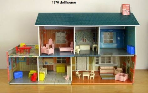 1970 metal dollhouse. A metal or tin litho doll house from 1970. They were popular in the 1950's, 1960's and early 1970's. 70s Things, American Childhood, Vintage Barbie Doll House, Nostalgic Doll House, 1970s Dollhouse, Sunshine Family, Barbie Camper 1970s, Pink Vintage Doll House, House Vintage