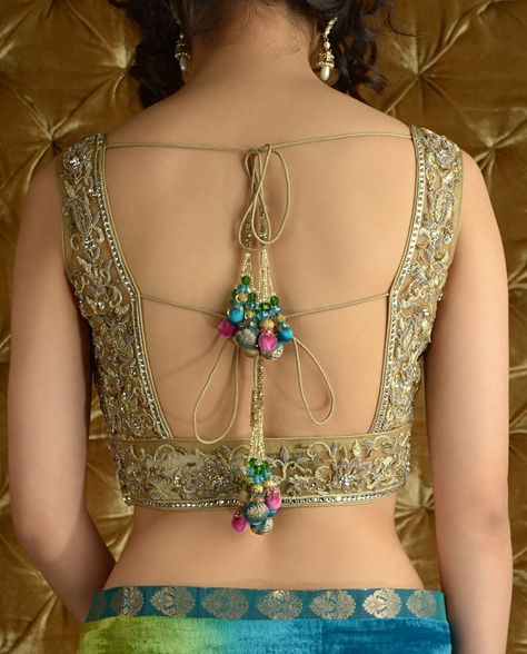 insp South Indian Blouse Designs, Indian Blouse Designs, Saree Backless, Saree Blouse Neck Designs, Backless Blouse Designs, Blouse Back Neck Designs, Blouse Back, Sari Blouse Designs, Blouse Designs Indian