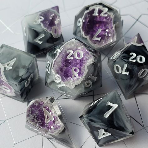 Dnd Dice Ideas, Liquid Core Dice, Dnd Dice Aesthetic, D&d Dice, Dice Inspiration, 90s Manga, Resin Dnd Dice, Dice Ideas, Cool Dnd Dice