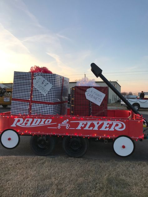 Old Time Christmas Parade Float Ideas, Christmas Lighted Parade Float Ideas, Christmas Parade Float Ideas Sleigh, Rustic Christmas Parade Float Ideas, Simple Christmas Float Ideas, Classic Christmas Parade Float, Parade Float Christmas, Christmas Parade Themes Ideas, Small Christmas Float Ideas