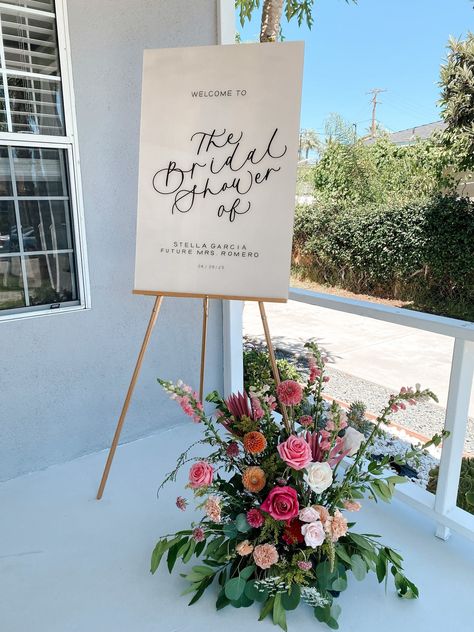 Bridal Shower Sign Board, After Wedding Shower Ideas, Welcome To Bridal Shower Sign Diy, Wedding Shower Photography, Bridal Lunch Decor, Bridal Shower Entrance Table, Bridal Shower Outdoor Ideas, Bridal Shower Welcome Sign Floral, Bridal Brunch Welcome Sign