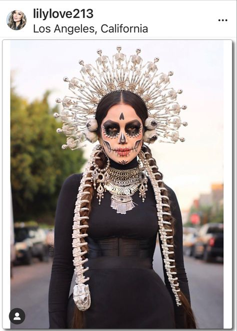 Dead Costume Ideas Women, Dia De Los Muertos Dresses For Women, Day Of The Dead Womens Costume, Day Of The Dead Cosplay, Dia Los Muertos Costume, Diy Day Of The Dead Outfit, Diy Day Of The Dead Headpiece, Day Of The Dead Jewelry, Day Of The Dead Outfits Woman