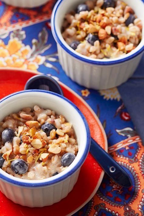 In this overnight vegan cereal recipe, nutty whole-grain farro is joined by fresh, sweet blueberries and maple syrup. Unsalted, toasted almonds add a welcome crunch! #vegan #recipe #eatingwell #healthy Breakfast Cereal Recipes, Low Sodium Breakfast, Almond Oatmeal, Healthy Cereal, Blueberry Breakfast, Chia Pudding Recipes, Make Ahead Breakfast, Net Carbs, Cereal Recipes