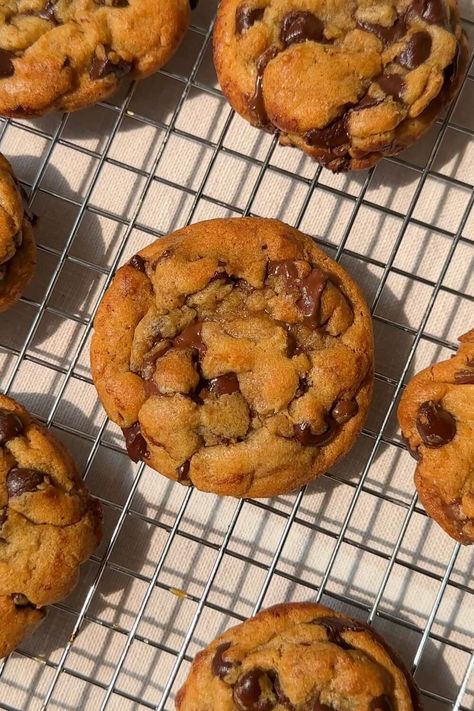 Thick Brown Butter Chocolate Chip Cookies, Thick Gooey Chocolate Chip Cookies, Brown Butter Chocolate Cookies, Cookie Recipes Brown Butter, Easy Brown Butter Chocolate Chip Cookies, Brown Butter Chocolate Chunk Cookies, Brown Butter Cookies Chocolate Chip, Brown Butter Cookie Recipes, Large Chocolate Chip Cookie Recipe