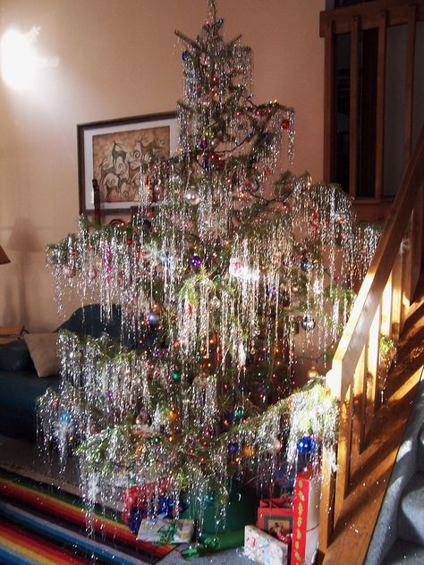 love tinsel Angel Hair Tinsel Christmas Tree, Christmas Tree Inspo, Tinsel Christmas, Tinsel Christmas Tree, Kitschy Christmas, Christmas Dreaming, Christmas Vibe, Holiday Inspo, Christmas Decor Inspiration