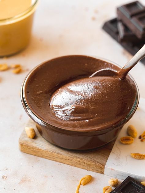 Chocolate peanut butter in a glass jar being stirred with a spoon. Homemade Chocolate Peanut Butter, Chocolate And Strawberry, Homemade Peanut Butter, How To Make Homemade, Homemade Chocolate, Vegan Chocolate, Chocolate Desserts, Chocolate Peanut Butter, Natural Flavors